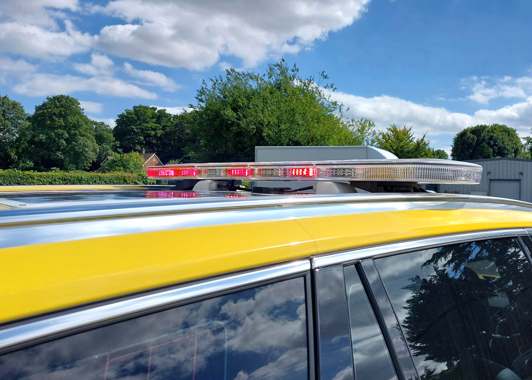 UK Government Permits Red Flashing Lights for Recovery Vehicles
